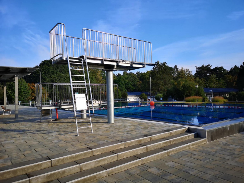 berlinlocationplush745jpeg9