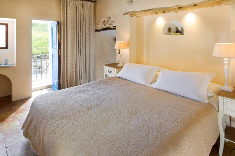 can talaias productions locaitons plush7420