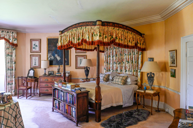 gg master bedroom bed