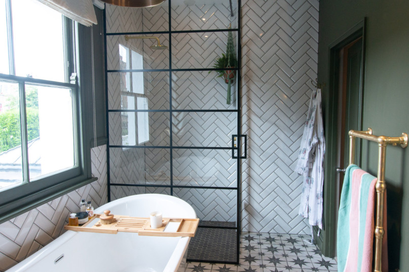 hh bathroom 4 overview