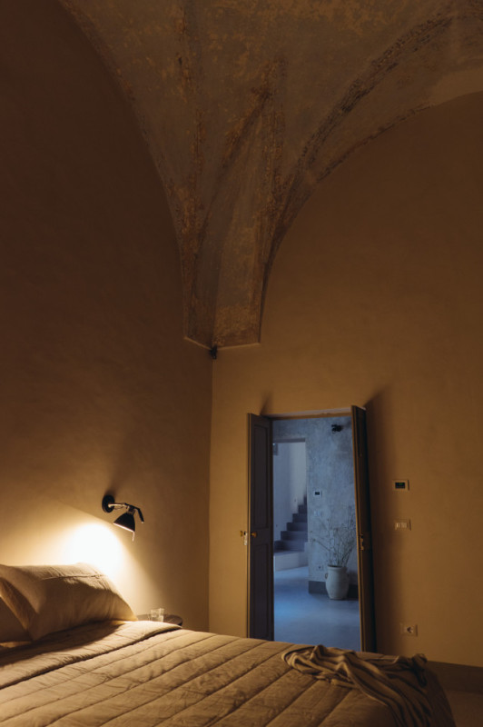 p22 big bedroom at night1