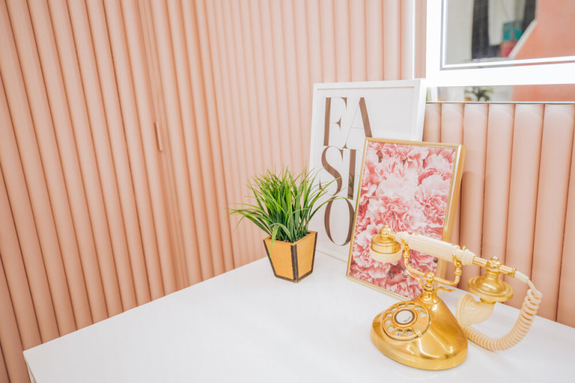 plus74 rose petal nude studio la location8