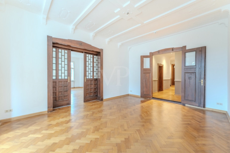 plush 74 bright and spacious berlin altbau 98701 10