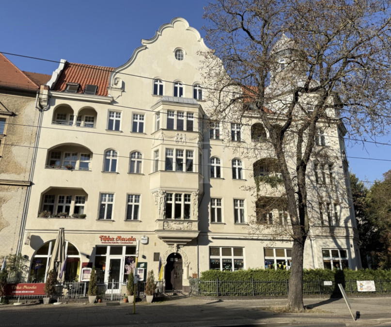 plush 74 bright and spacious berlin altbau 98701 12