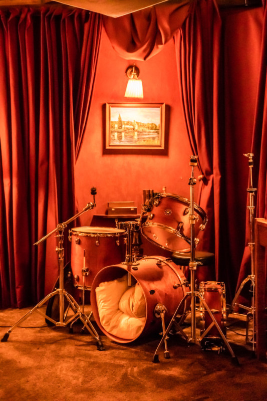 plush74 1920s roaring hideaway 10