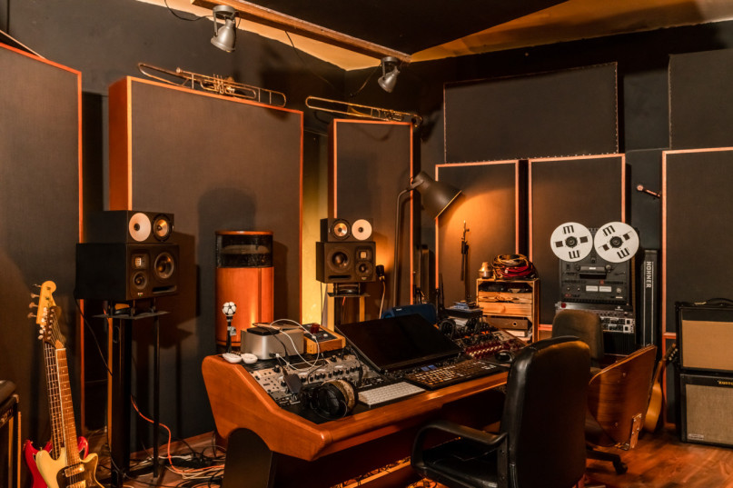 plush74 1920s roaring hideaway 17