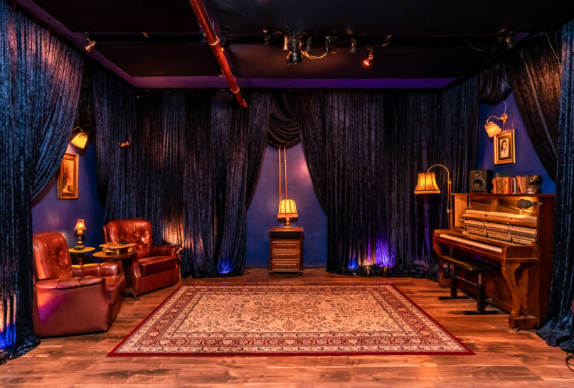 plush74 1920s roaring hideaway 22