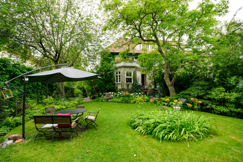 plush74 berlin house historical architecture furniture classics location photo film scout villa garden flowers 25