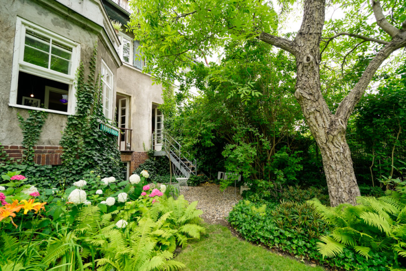 plush74 berlin house historical architecture furniture classics location photo film scout villa garden flowers 27