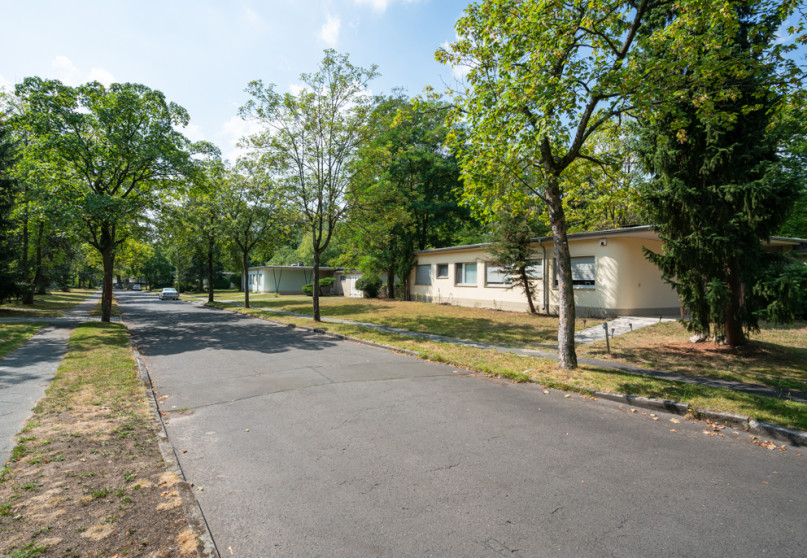 plush74 berlin location rental film scout photo village american style10