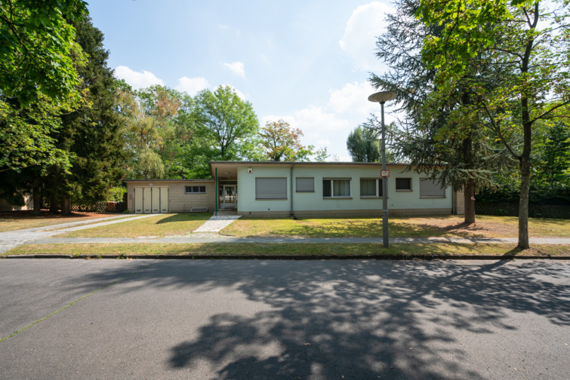 plush74 berlin location rental film scout photo village american style15