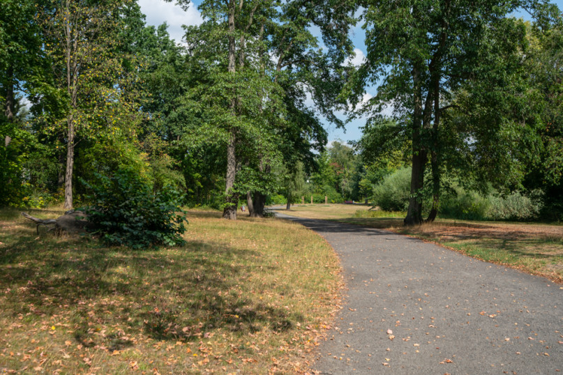 plush74 berlin location rental film scout photo village american style17