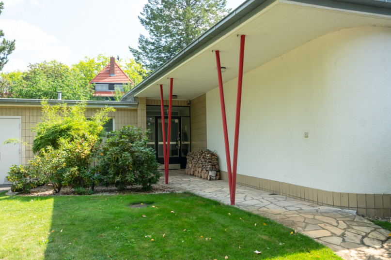 plush74 berlin location rental film scout photo village american style21