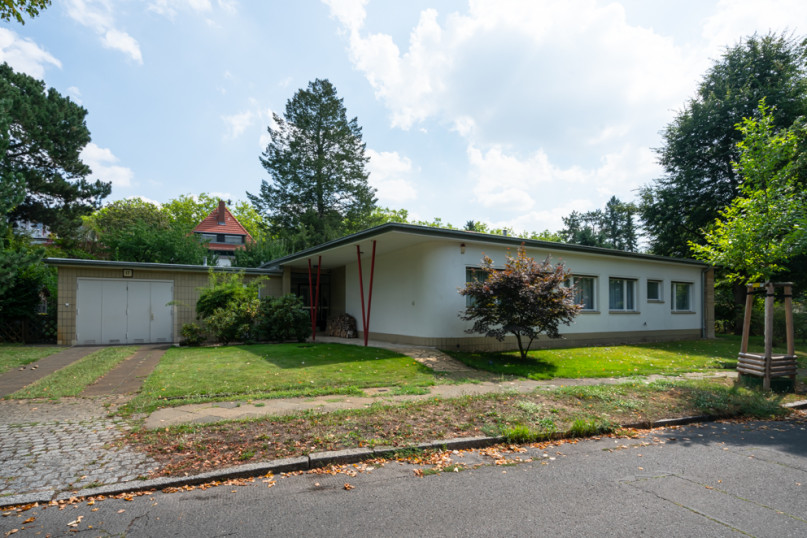 plush74 berlin location rental film scout photo village american style22