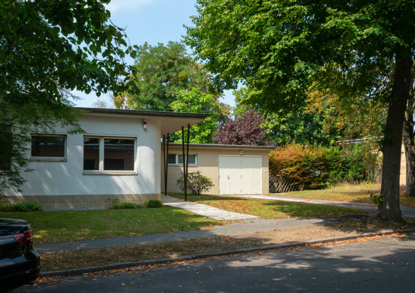 plush74 berlin location rental film scout photo village american style23