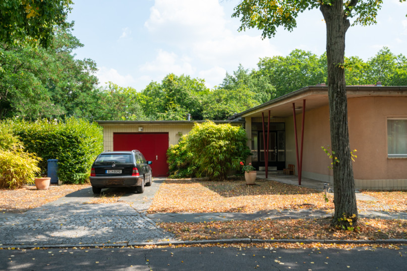 plush74 berlin location rental film scout photo village american style36