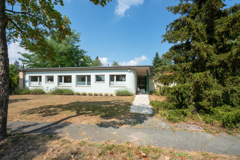 plush74 berlin location rental film scout photo village american style4