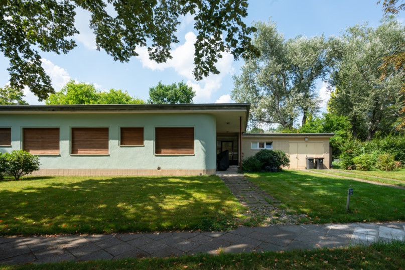 plush74 berlin location rental film scout photo village american style45