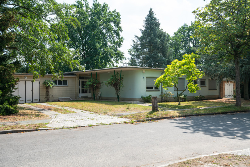 plush74 berlin location rental film scout photo village american style8