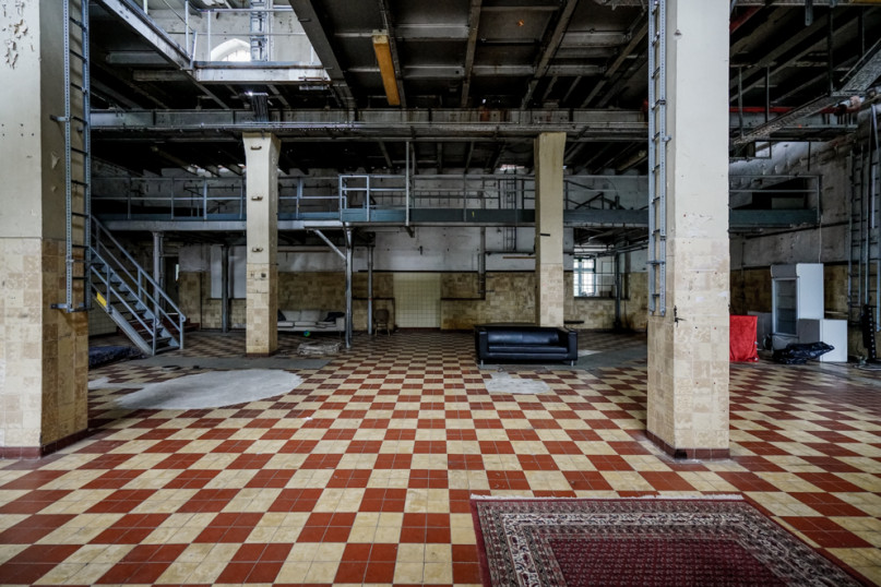 plush74 berlin warehouse industrial gallery art location film photo event scout 35