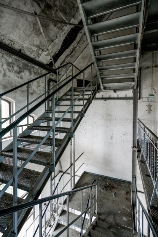 plush74 berlin warehouse industrial gallery art location film photo event scout 47