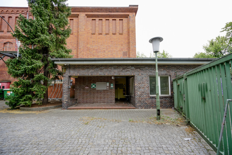 peluche74 berlín almacén industrial galería arte localización película foto evento scout