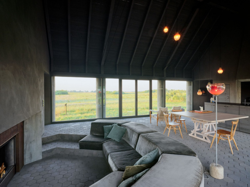 plush74 black country house 2