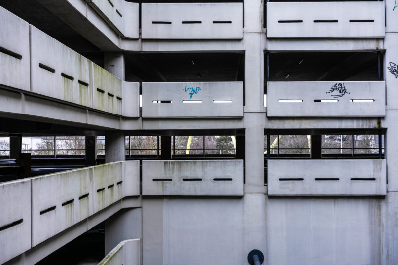 peluche74 parcheggio brutalista berlino 11