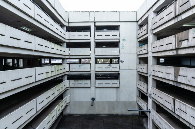 peluche74 garage brutalista berlino 16