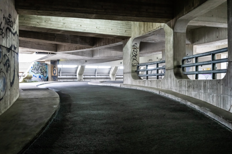 peluche74 parcheggio brutalista berlino 26