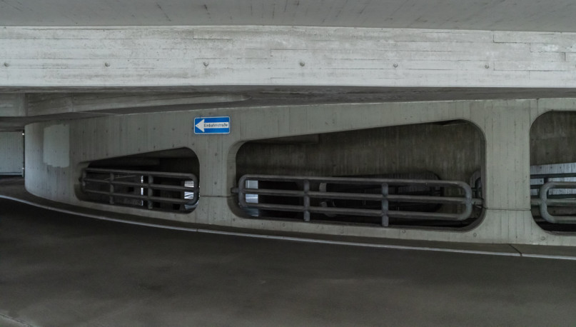 peluche74 parcheggio brutalista berlino 27