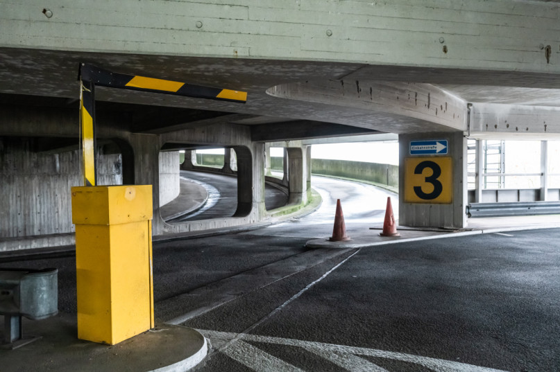 peluche74 parcheggio brutalista berlino 42