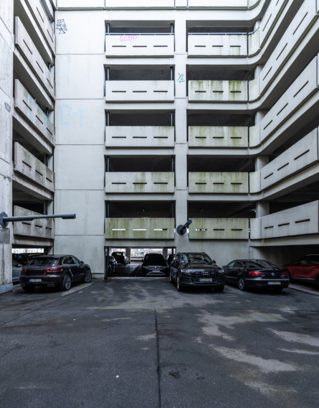 peluche74 parcheggio brutalista berlino 8
