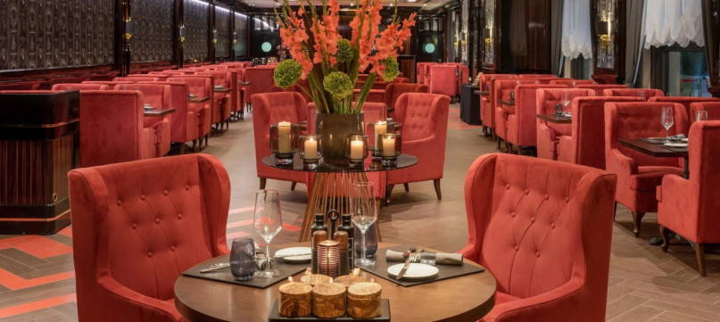 plush74 classic red velvet restaurant berlin 5