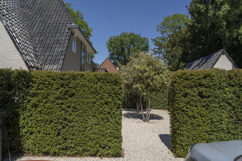 plush74 clean modern villa laren 55