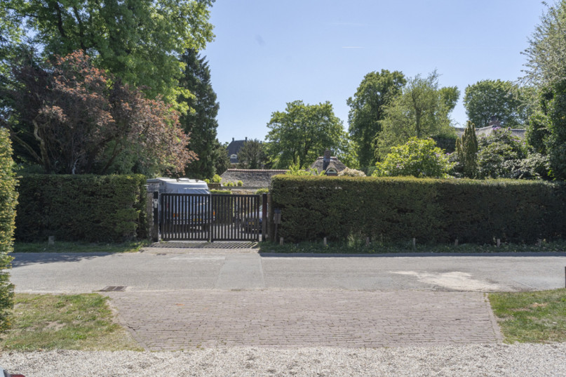 plush74 clean modern villa laren 56