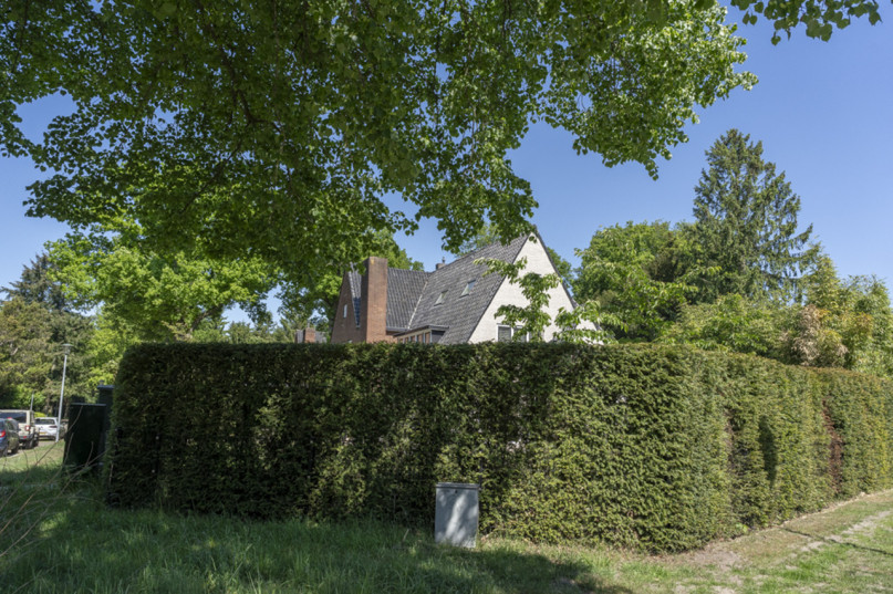 plush74 clean modern villa laren 58