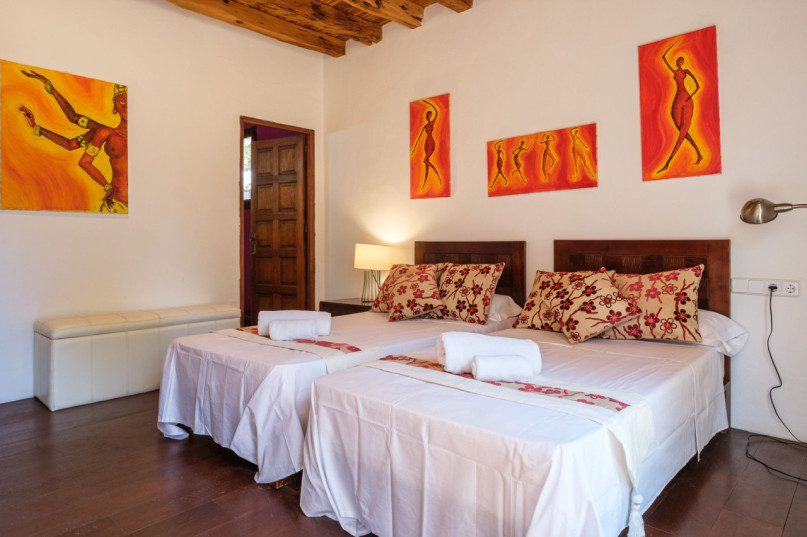 plush74 colourful charm villa 11