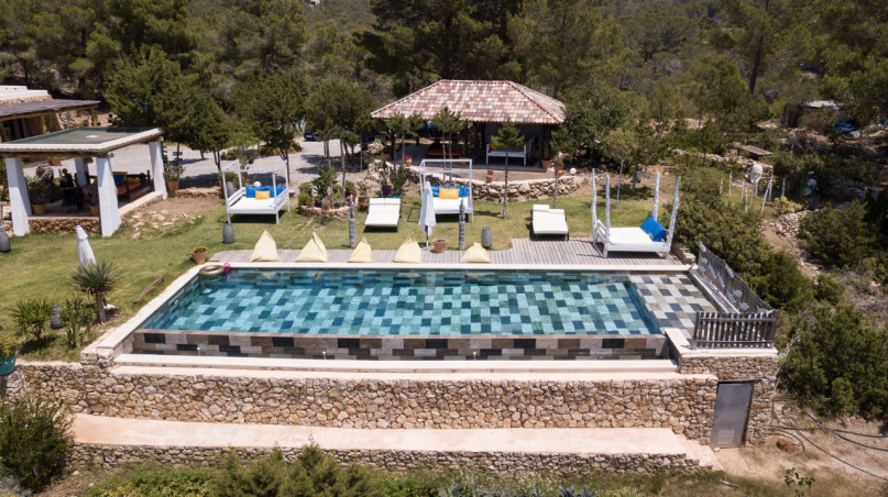 plush74 colourful charm villa 15