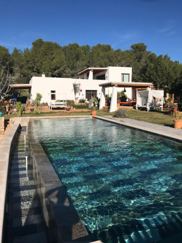 plush74 colourful charm villa 17