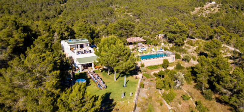 plush74 colourful charm villa 18