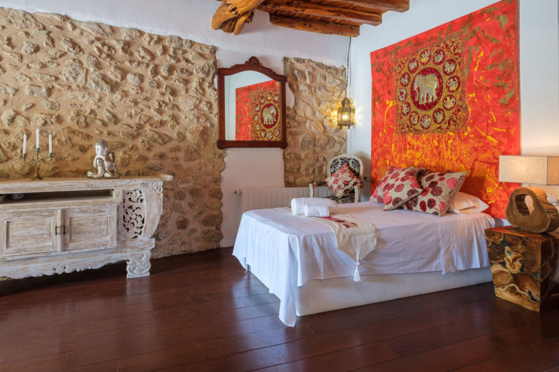 plush74 colourful charm villa 6