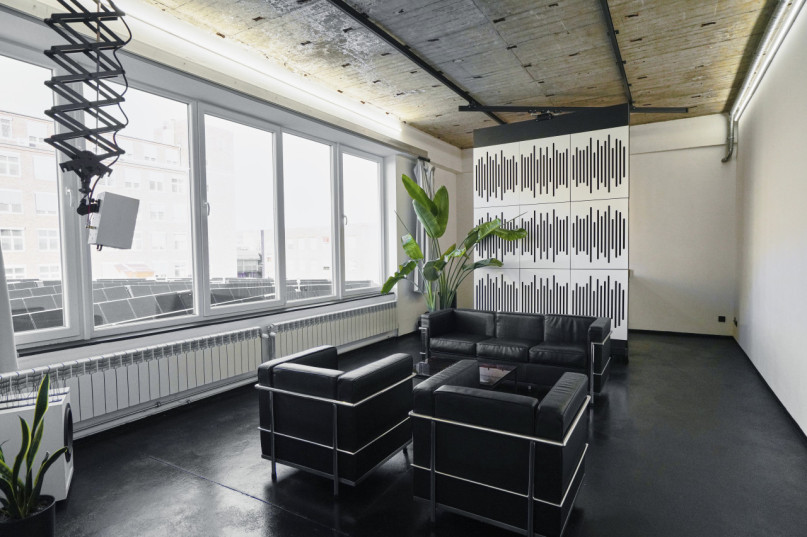 plush74 concrete glass studios 12