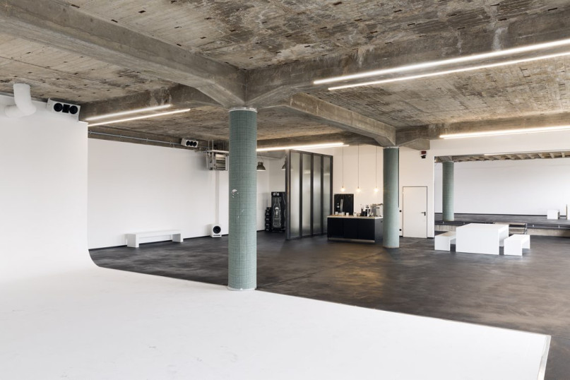 plush74 concrete glass studios 15