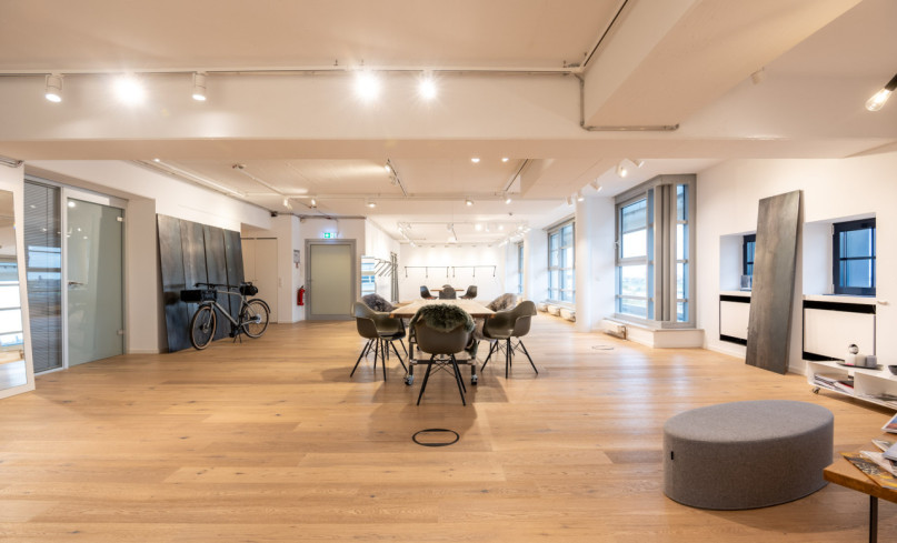 plüsch74 kühler hafen ausstellungsraum 1