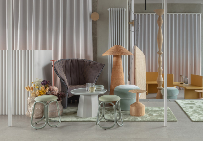 plush74 designer riverside listening bar 2