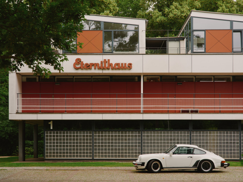 plush74 eternithaus im hansaviertel bar entrance terrace 1