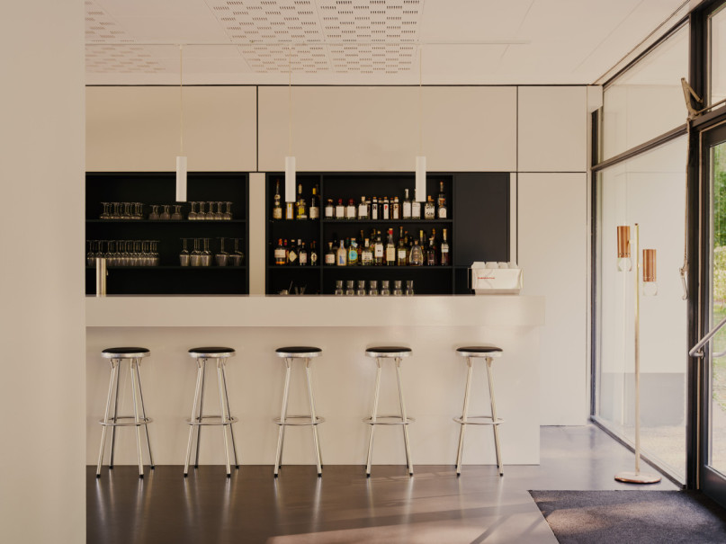 plush74 eternithaus im hansaviertel bar entrance terrace 3