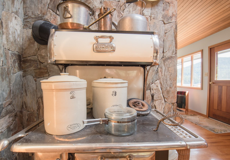 plush74 film photo event location lakefront lakehouse unique bc canada 10