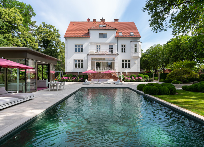 Plüsch74 Film Fotoshooting Location Scouting Scheune Pool Haus apartment1